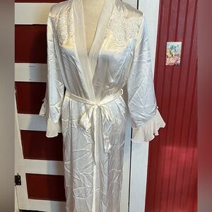Linea Donatella White Pearl Sequin Accent Wrap Satin Robe Small